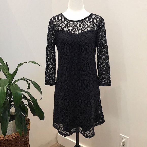 Monteau Dresses & Skirts - 🔥4 for $25🔥 MONTEAU navy dress with lace overlay
